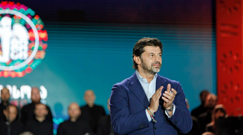 თბილისის მერი კახა კალაძე მოსახლეობას შობა-ახალ წელს ულოცავს