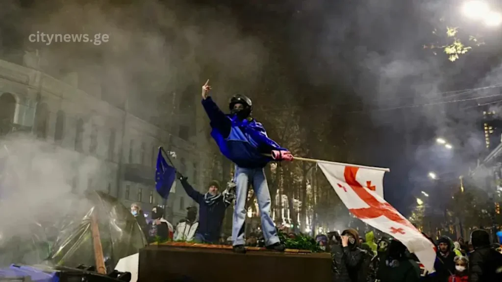 მომიტინგე საქართველოს დროშით თბილისის ცენტრში — საპროტესტო აქცია და დაძაბული ვითარება